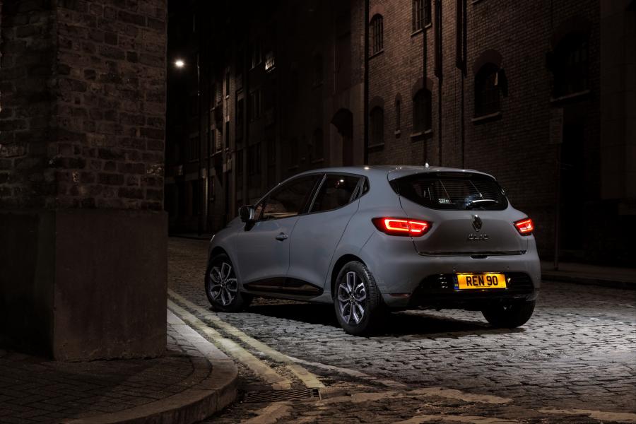  Renault Clio Urban 2018 года  (UK) (фото 3 из 8)